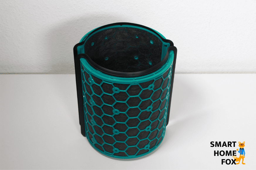 Der kreisrunde, grüne Aktivkohlefilter des Dyson Pure Cool TP04 Luftreinigers